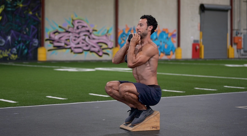 Mini Sissy Squat Technique for Enhanced Knee Mobility